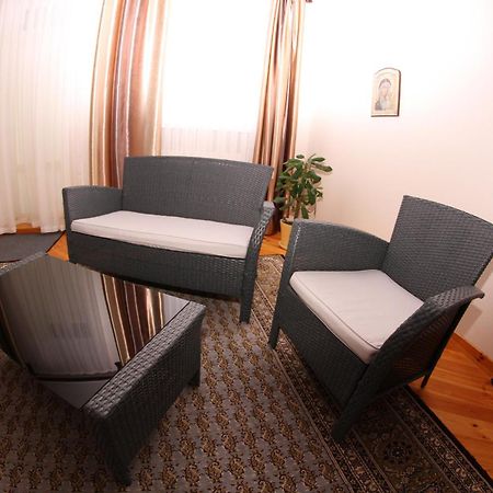 Uyut Hotel Chernihiv Exterior photo