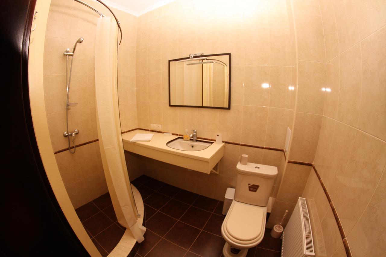 Uyut Hotel Chernihiv Exterior photo