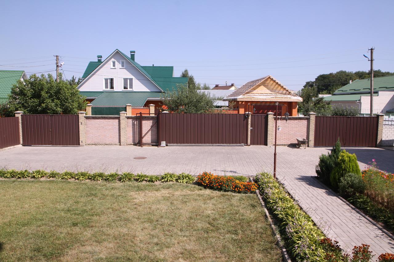 Uyut Hotel Chernihiv Exterior photo