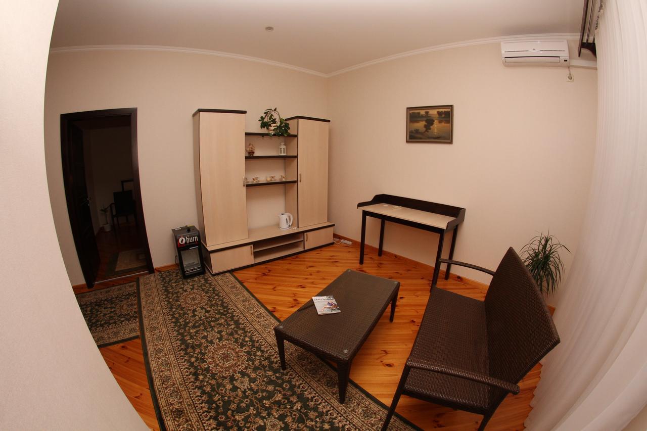 Uyut Hotel Chernihiv Exterior photo