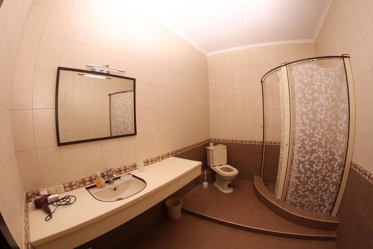 Uyut Hotel Chernihiv Exterior photo