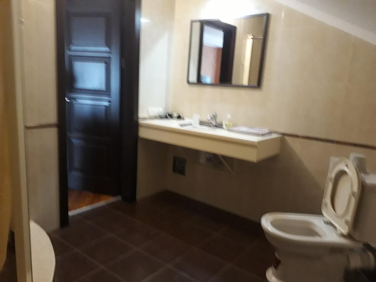 Uyut Hotel Chernihiv Exterior photo
