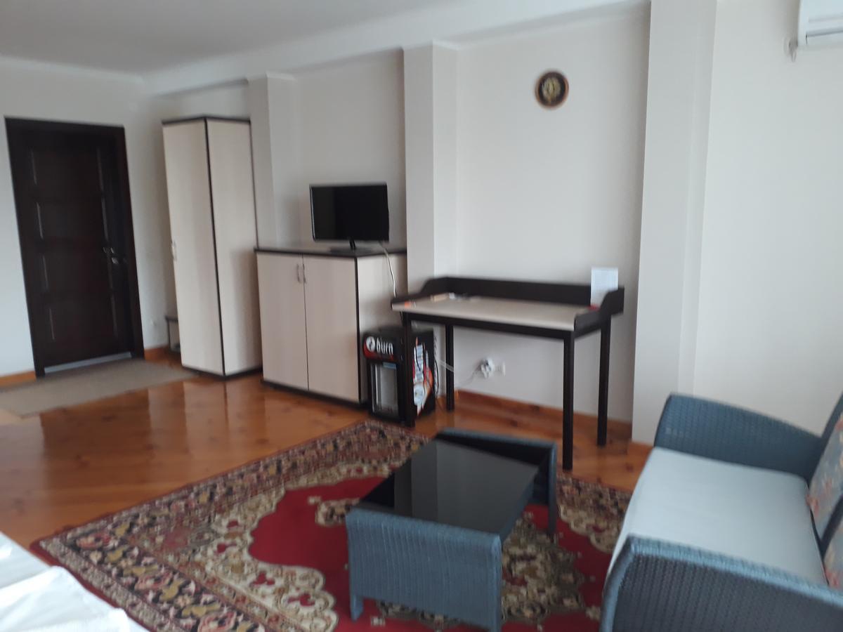 Uyut Hotel Chernihiv Exterior photo